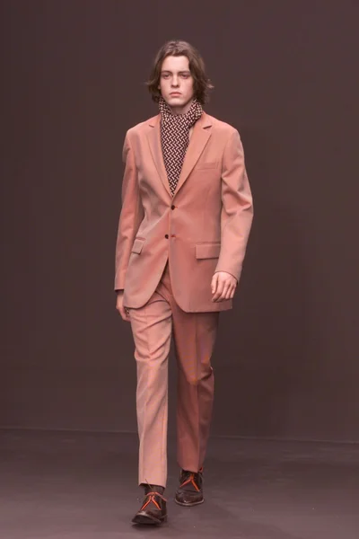 Look 25